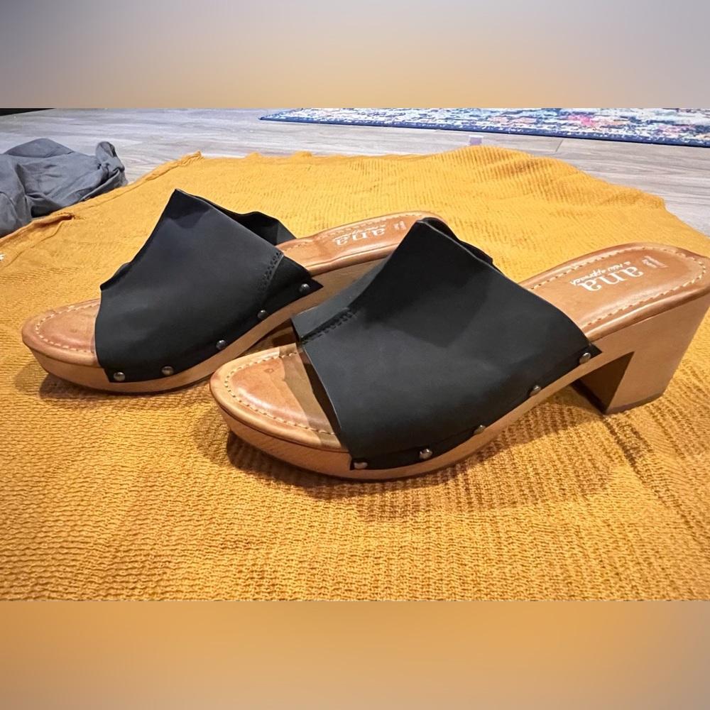ANA sandals size 10